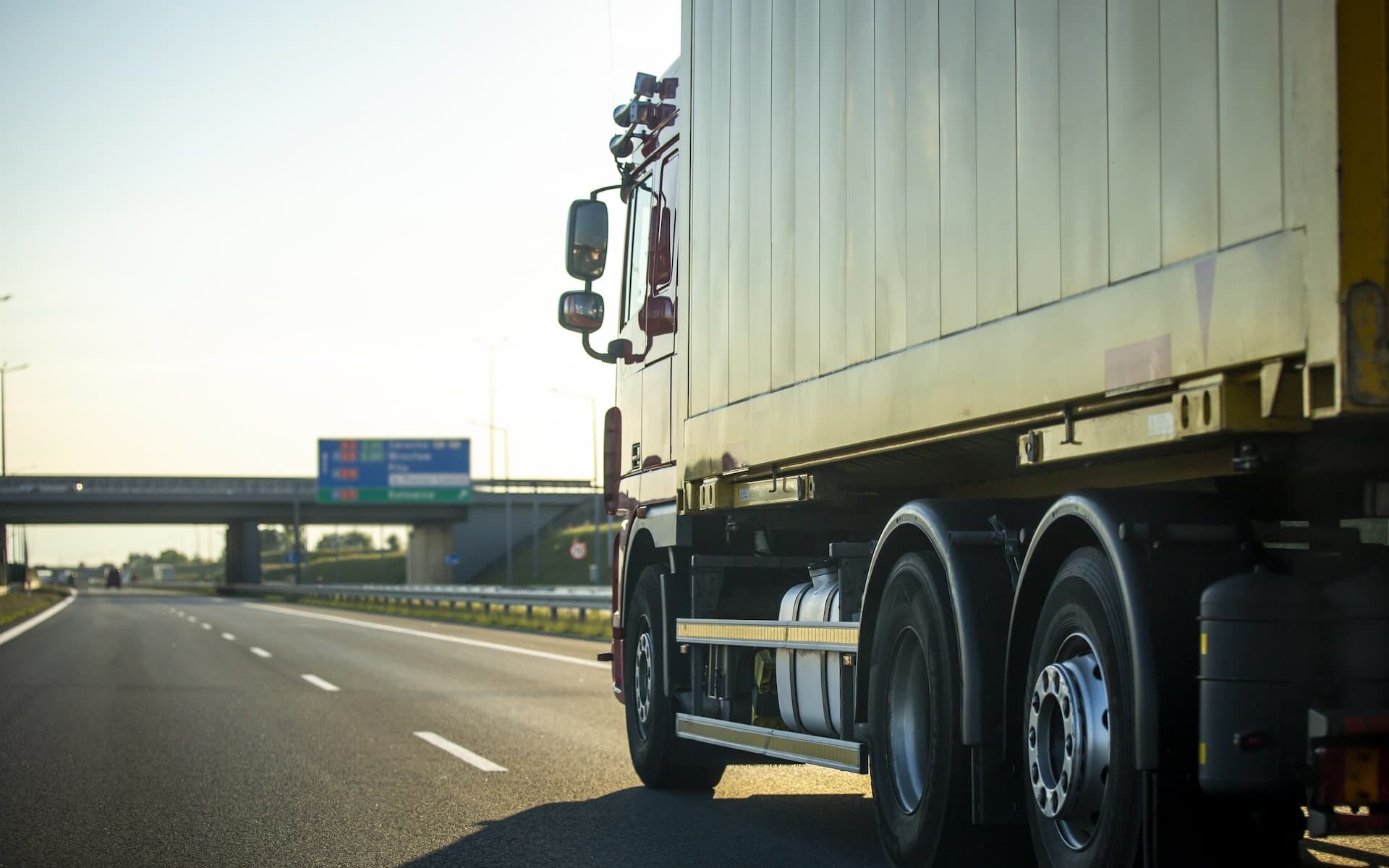 la câți km se schimbă anvelopele la camion